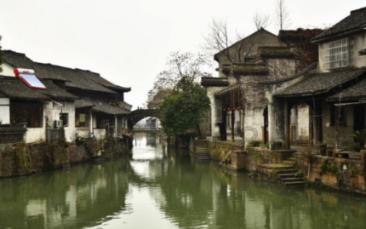 吴京晒与易烊千玺双人海报，他们之间的关系怎么样？-专业、高效的有问必答平台